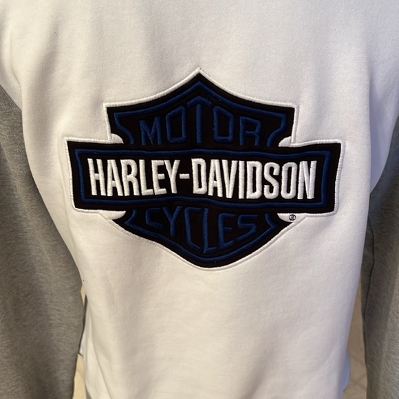 Harley Davidson women’s embroidered zip up hoodie. - Picture 4 of 14